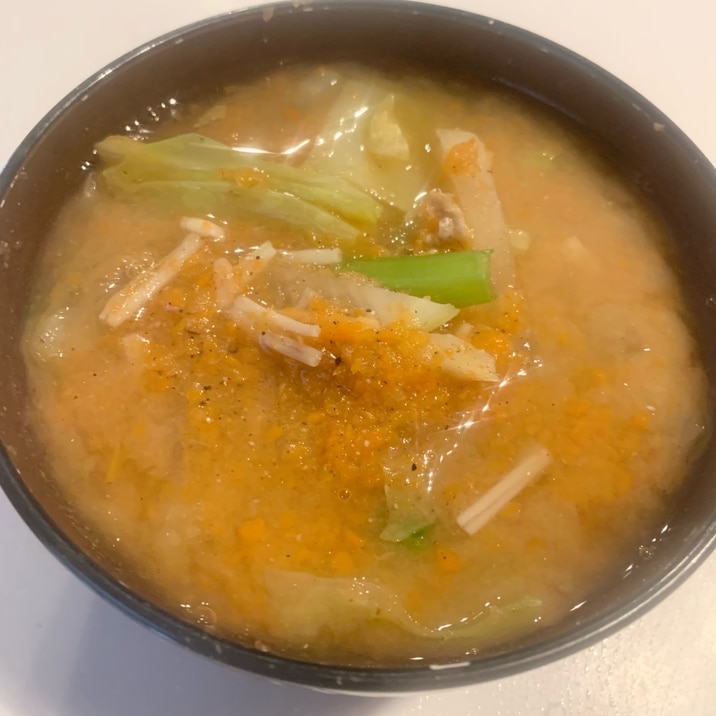 にんじんかす大量消費!にんじんと豚肉のお味噌汁